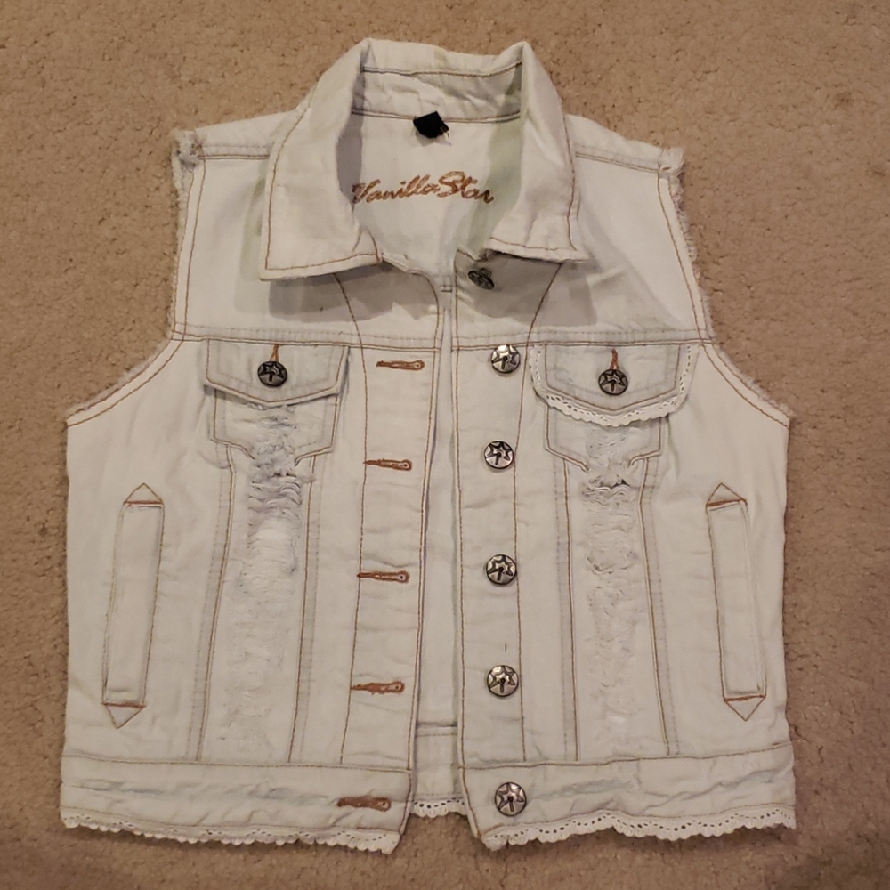 Women's jean vest in great condition.
